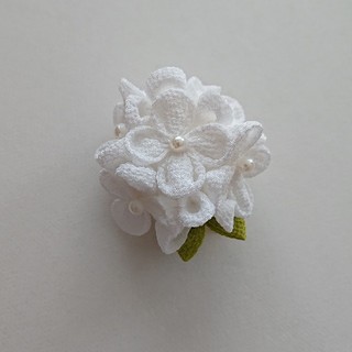 つまみ細工紫陽花(白)ブローチ&髪飾り(コサージュ/ブローチ)