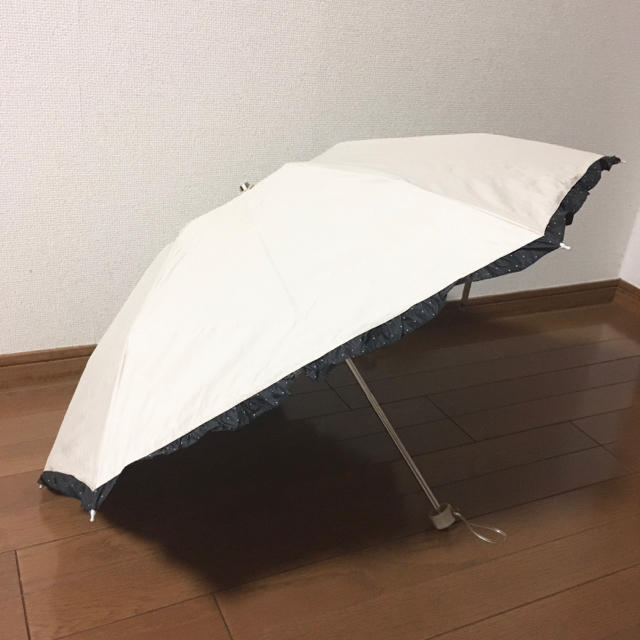 PRIVATE LABEL(プライベートレーベル)のプライベートレーベル　折りたたみ傘　ベージュ レディースのファッション小物(傘)の商品写真