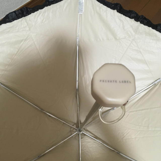 PRIVATE LABEL(プライベートレーベル)のプライベートレーベル　折りたたみ傘　ベージュ レディースのファッション小物(傘)の商品写真