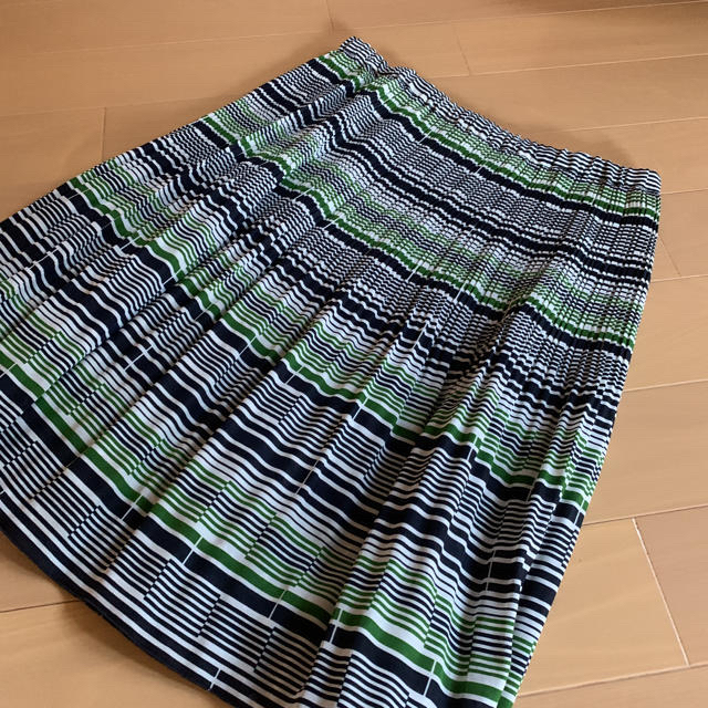 kumikyoku（組曲）(クミキョク)の大きめサイズ6 リバーシブルプリーツスカート！ レディースのスカート(ひざ丈スカート)の商品写真