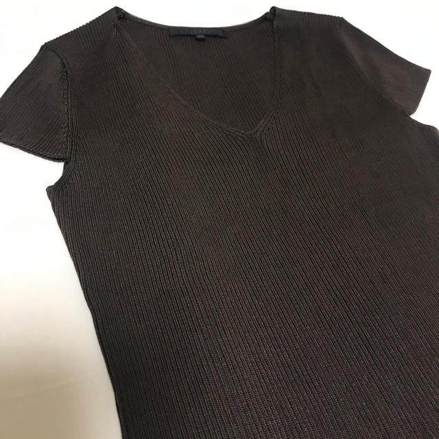 ANAYI(アナイ)の新品未使用ANAYI美ライン茶色日本製VネックリブカットソーTシャツブラウス メンズのトップス(Tシャツ/カットソー(半袖/袖なし))の商品写真