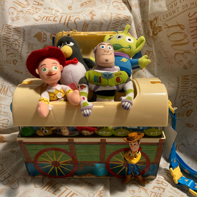 Disney(ディズニー)のトイストーリー　ポップコーンバケット &ぬいぐるみストラップキーチェーンセット エンタメ/ホビーのおもちゃ/ぬいぐるみ(キャラクターグッズ)の商品写真