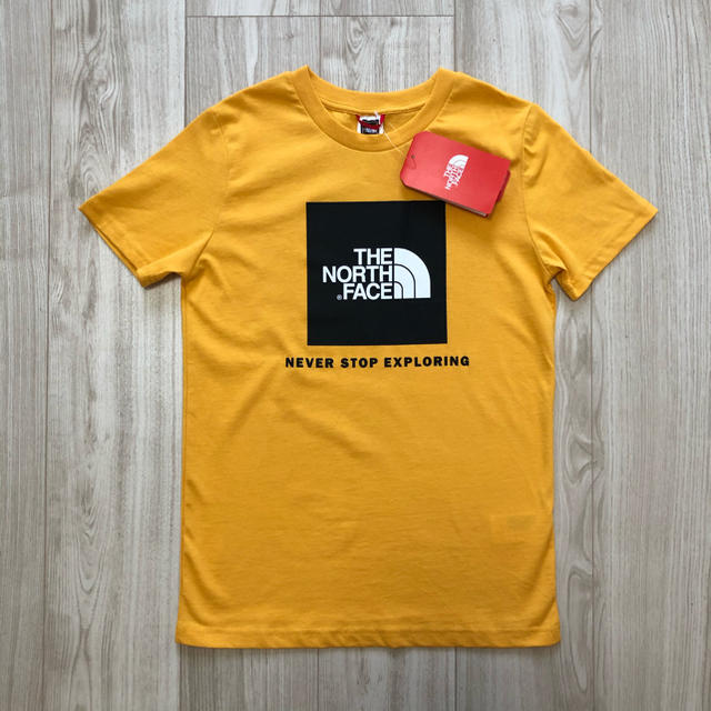 THE NORTH FACE(ザノースフェイス)の【数量限定】 ノースフェイス　キッズ　ボックスロゴTシャツ　マスタード　160 キッズ/ベビー/マタニティのキッズ服男の子用(90cm~)(Tシャツ/カットソー)の商品写真