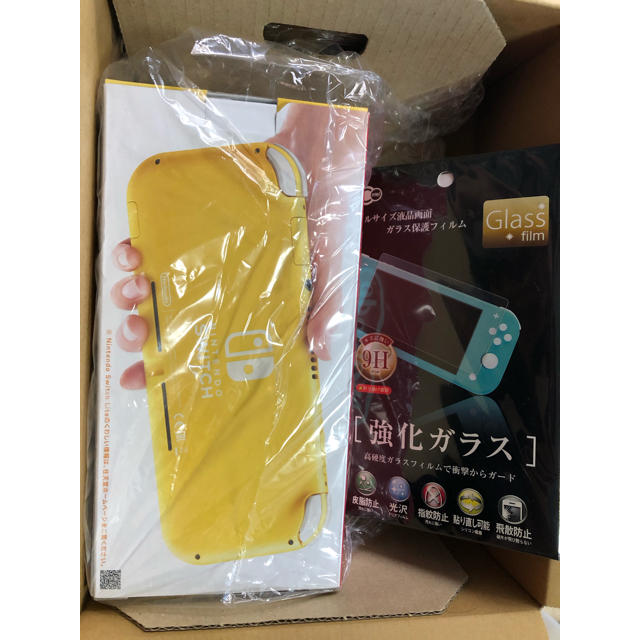 ゲームソフトゲーム機本体Nintendo Switch Lite イエロー新品　ガラス保護シート付き！