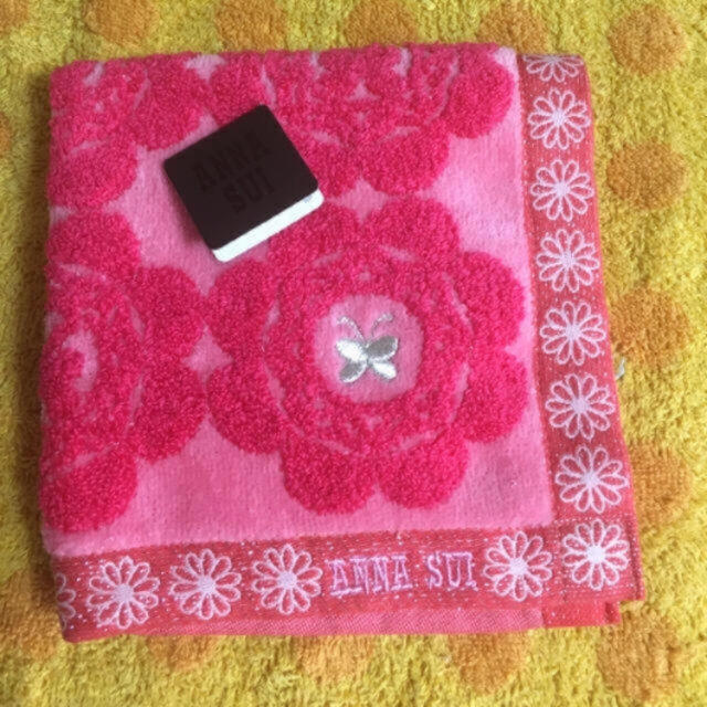 ANNA SUI(アナスイ)のアナスイタオルハンカチお花ピンク刺繍 レディースのファッション小物(ハンカチ)の商品写真