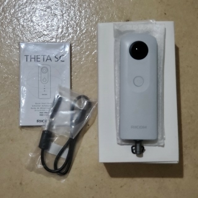 RICOH(リコー)の【ハシダイ様専用】RICOH THETA SC ホワイト スマホ/家電/カメラのカメラ(コンパクトデジタルカメラ)の商品写真