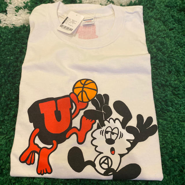 GDC(ジーディーシー)のVerdy × Undefeated Tee Lサイズ メンズのトップス(Tシャツ/カットソー(半袖/袖なし))の商品写真