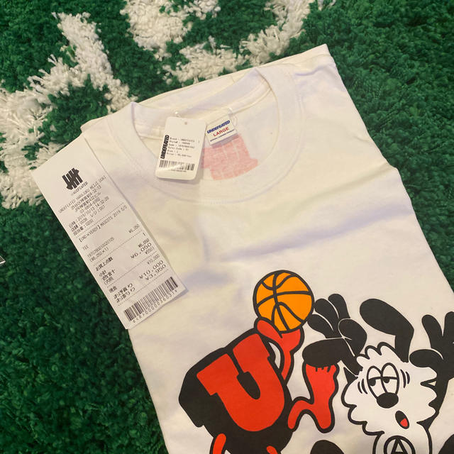 GDC(ジーディーシー)のVerdy × Undefeated Tee Lサイズ メンズのトップス(Tシャツ/カットソー(半袖/袖なし))の商品写真