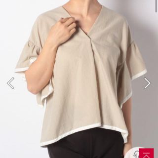 バーニーズニューヨーク(BARNEYS NEW YORK)の新品タグ付き　ヴェロフォンナ　18700円　フリルブラウス　日本製(シャツ/ブラウス(半袖/袖なし))