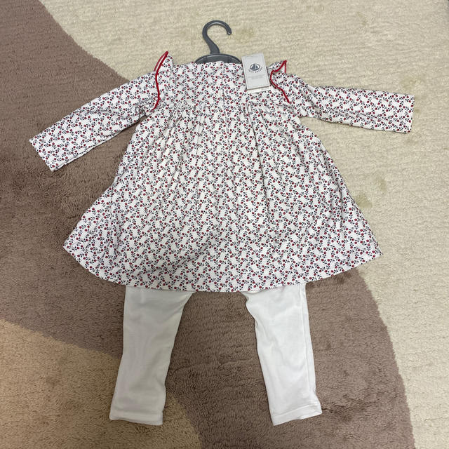 PETIT BATEAU(プチバトー)のPETIT BATEAU 花柄チュニックロンパース キッズ/ベビー/マタニティのベビー服(~85cm)(ロンパース)の商品写真