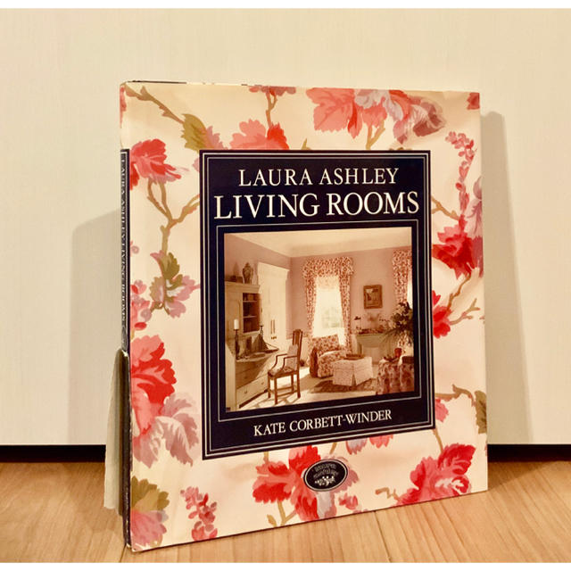 LAURA ASHLEY(ローラアシュレイ)のLAURA ASHLEY LIVING ROOMS エンタメ/ホビーの本(洋書)の商品写真