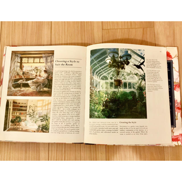 LAURA ASHLEY(ローラアシュレイ)のLAURA ASHLEY LIVING ROOMS エンタメ/ホビーの本(洋書)の商品写真