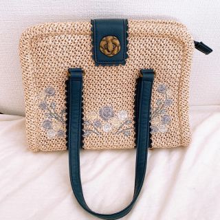 アクシーズファム(axes femme)のaxes femme 今季　薔薇刺繍かごバッグ　ほめられバック　夏物(かごバッグ/ストローバッグ)