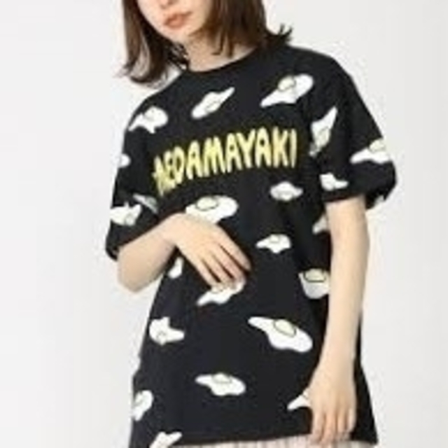 PUNYUS(プニュズ)のプニュズ　総柄　目玉焼きTシャツ レディースのトップス(Tシャツ(半袖/袖なし))の商品写真