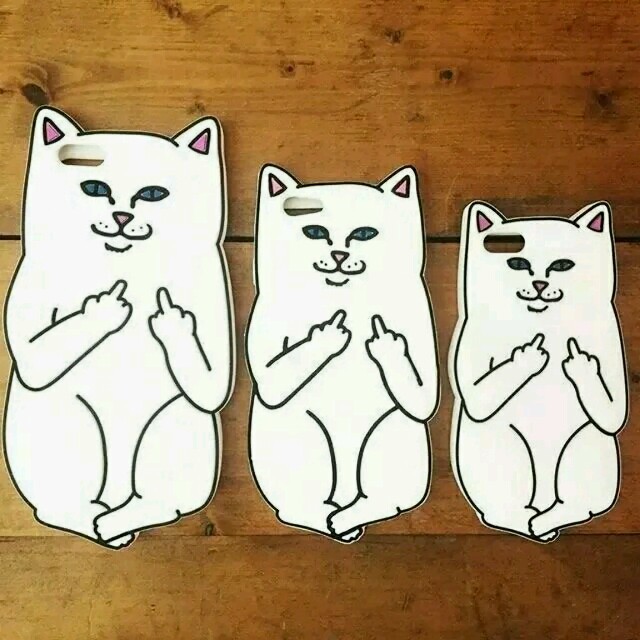 値下げ❗中指立て猫ちゃんスマホケース スマホ/家電/カメラのスマホアクセサリー(モバイルケース/カバー)の商品写真