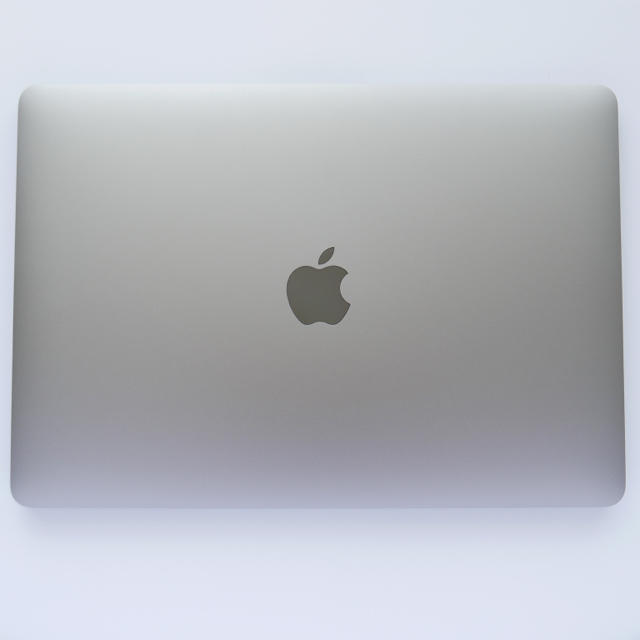 Apple(アップル)の【美品・オマケあり】Macbook Pro 13インチ 2019年モデル スマホ/家電/カメラのPC/タブレット(ノートPC)の商品写真