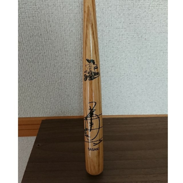 横浜DeNAベイスターズ(ヨコハマディーエヌエーベイスターズ)の佐々木主浩 ミニバット 野球グッズ エンタメ/ホビーのタレントグッズ(スポーツ選手)の商品写真