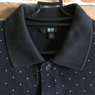 ユニクロ(UNIQLO)のユニクロ ポロシャツ  黒×ドット Mサイズ(ポロシャツ)
