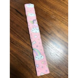 ゆめかわユニコーン柄★水筒の肩紐カバー★肩の負担を和らげる★25×3.5cm(外出用品)