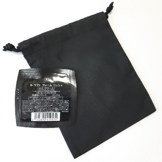 CHANEL(シャネル)のシャネル 巾着 保存袋 (ル リフト クレーム リッシュ サンプル付き ) レディースのファッション小物(ポーチ)の商品写真