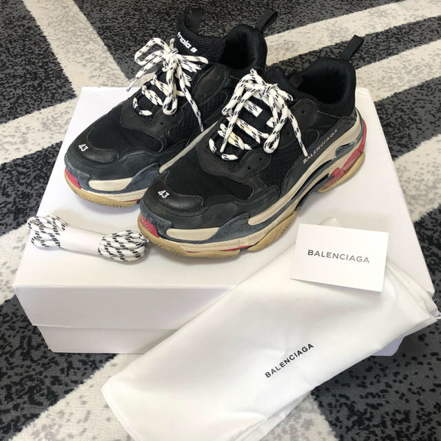 dude9 balenciaga