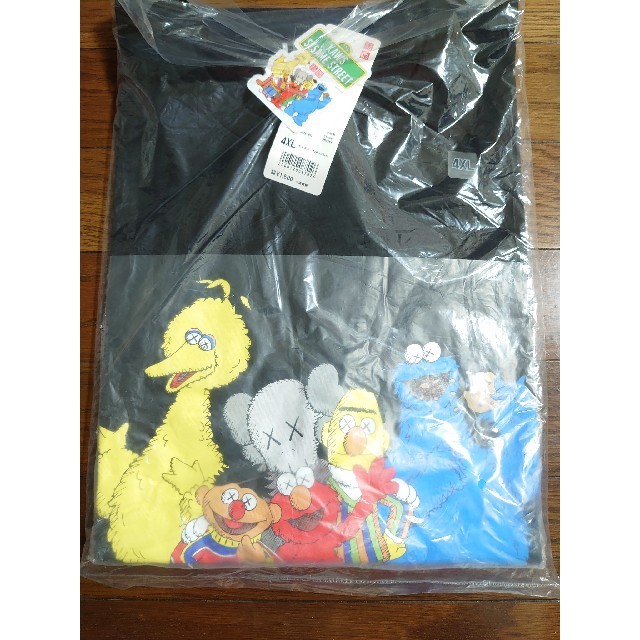 UNIQLO(ユニクロ)の即完売品★4XL UNIQLO×KAWS×SESAME STREET メンズのトップス(Tシャツ/カットソー(半袖/袖なし))の商品写真