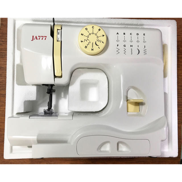 【値下げ】ジャノメ　コンパクト電動ミシン フットスイッチ付き JA777