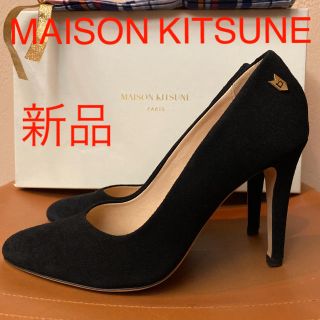 メゾンキツネ(MAISON KITSUNE')の新品 メゾン キツネ メタルロゴ ハイヒール パンプス ブラック EU38(ハイヒール/パンプス)