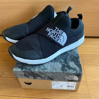 ザノースフェイス(THE NORTH FACE)のノースフェイス NF51847-KW トラバースローIII  黒x白　27センチ(スニーカー)