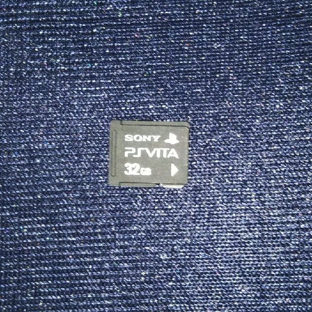 PlayStation Vita(プレイステーションヴィータ)のPS Vita メモリーカード32GB エンタメ/ホビーのゲームソフト/ゲーム機本体(携帯用ゲーム機本体)の商品写真