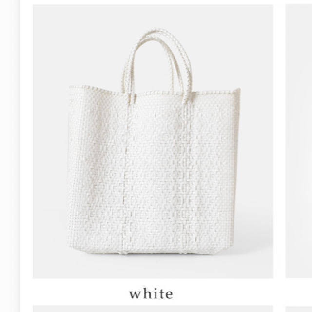 Letraレトラ⭐️メルカドバッグ白 Mサイズ レディースのバッグ(かごバッグ/ストローバッグ)の商品写真
