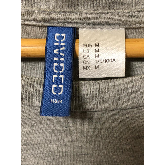 H&M(エイチアンドエム)のDIVIDED 半袖 Tシャツ ライトグレー M L メンズのトップス(Tシャツ/カットソー(半袖/袖なし))の商品写真