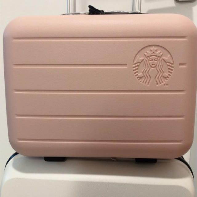 Starbucks Coffee(スターバックスコーヒー)のスタバミニスーツケース　ピンク色 レディースのバッグ(スーツケース/キャリーバッグ)の商品写真