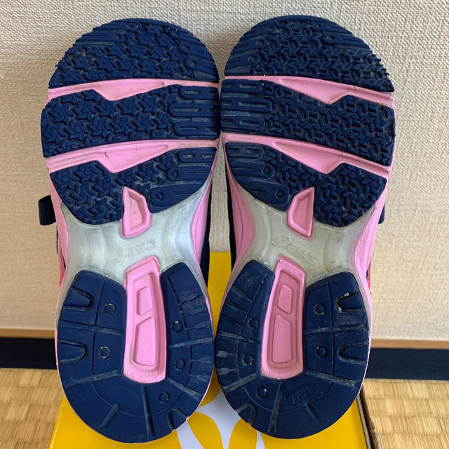 asics(アシックス)のかな様専用 キッズ/ベビー/マタニティのキッズ靴/シューズ(15cm~)(スニーカー)の商品写真