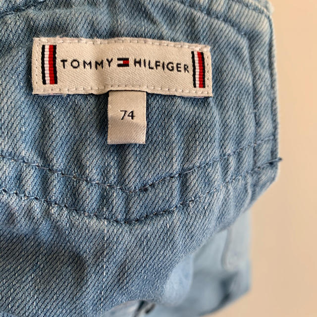 TOMMY HILFIGER(トミーヒルフィガー)のトミーヒルフィガー　TOMMY HILFIGER カバーオール　74 サロペット キッズ/ベビー/マタニティのベビー服(~85cm)(カバーオール)の商品写真