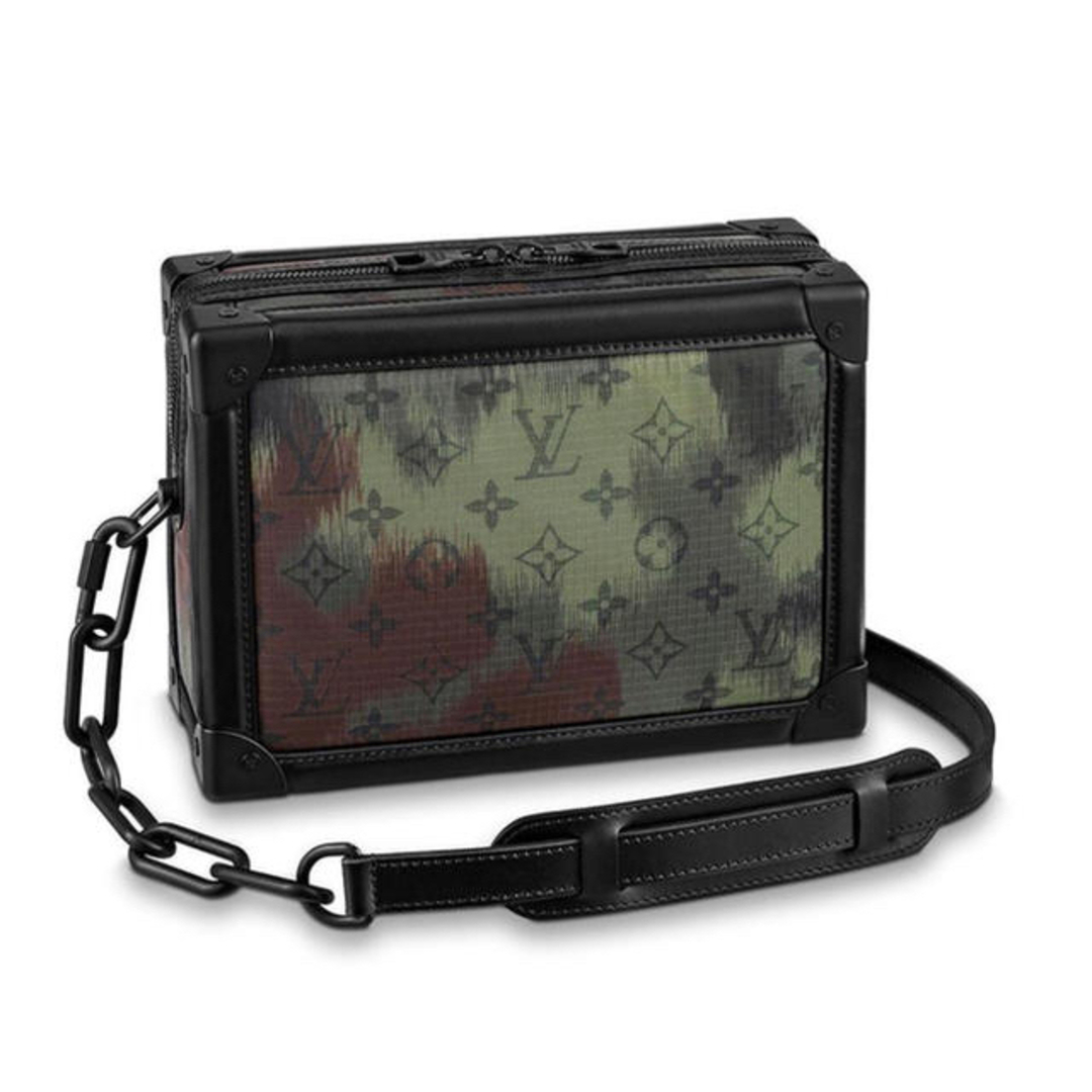 LOUIS VUITTON(ルイヴィトン)の20プレコレ　新品国内正規　ルイヴィトン　カモフラージュソフトトランク メンズのバッグ(ショルダーバッグ)の商品写真