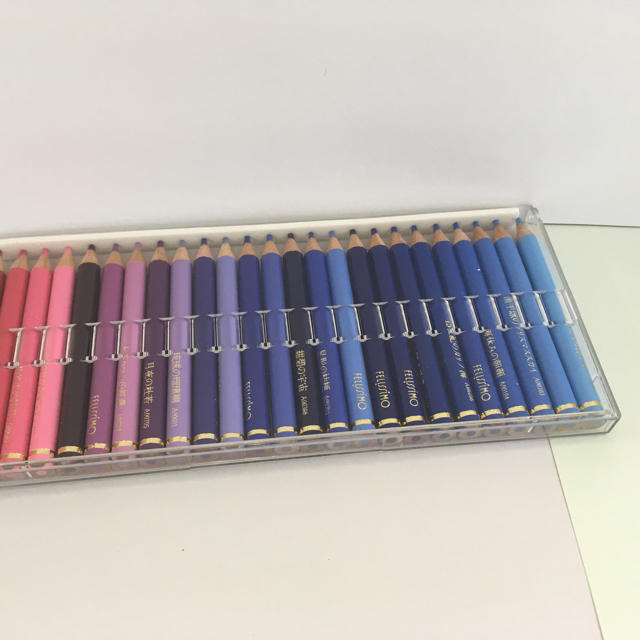 FELISSIMO(フェリシモ)のフェリシモ　色鉛筆　25色 エンタメ/ホビーのアート用品(色鉛筆)の商品写真