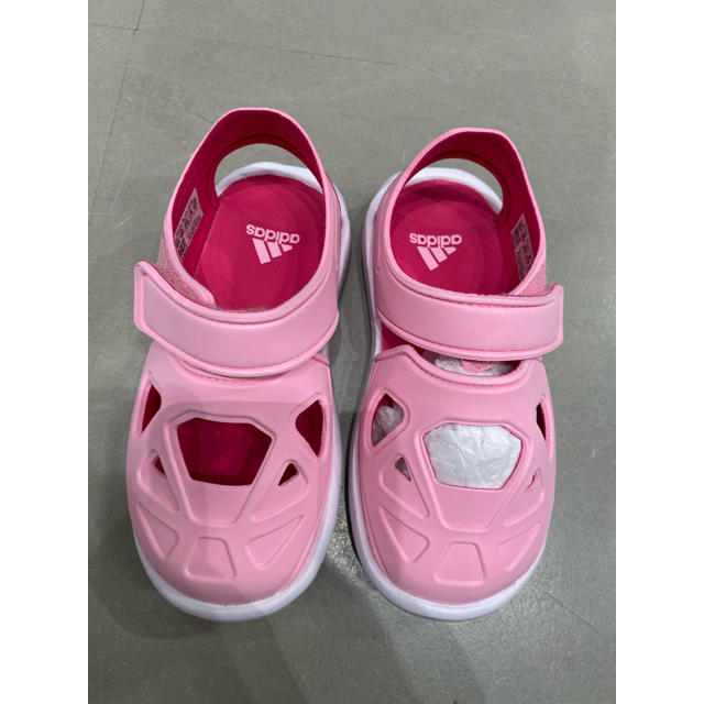 adidas女の子サンダル キッズ/ベビー/マタニティのベビー靴/シューズ(~14cm)(サンダル)の商品写真