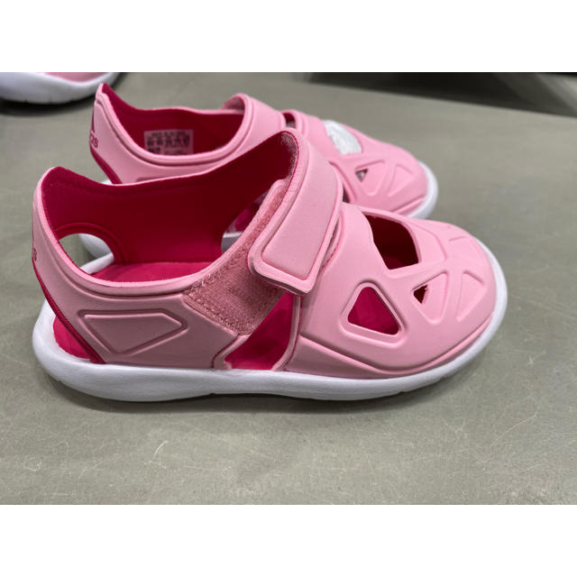 adidas女の子サンダル キッズ/ベビー/マタニティのベビー靴/シューズ(~14cm)(サンダル)の商品写真