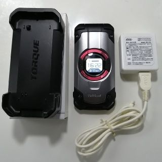 キョウセラ(京セラ)のTORQUE X01 SIMロック解除済み(充電スタンド付き)(スマートフォン本体)