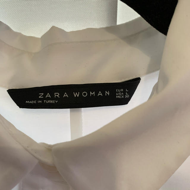 ZARA(ザラ)のZARA フリルブラウス レディースのトップス(シャツ/ブラウス(半袖/袖なし))の商品写真