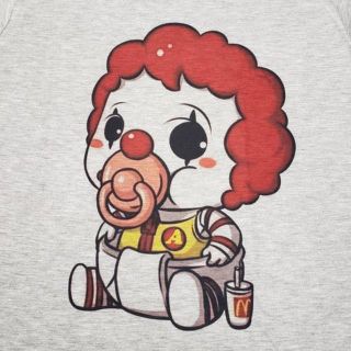 マクドナルド(マクドナルド)の【マクドナルド/ベビー・ロナルド（ドナルド）】海外パロディ Tシャツ(Tシャツ(半袖/袖なし))