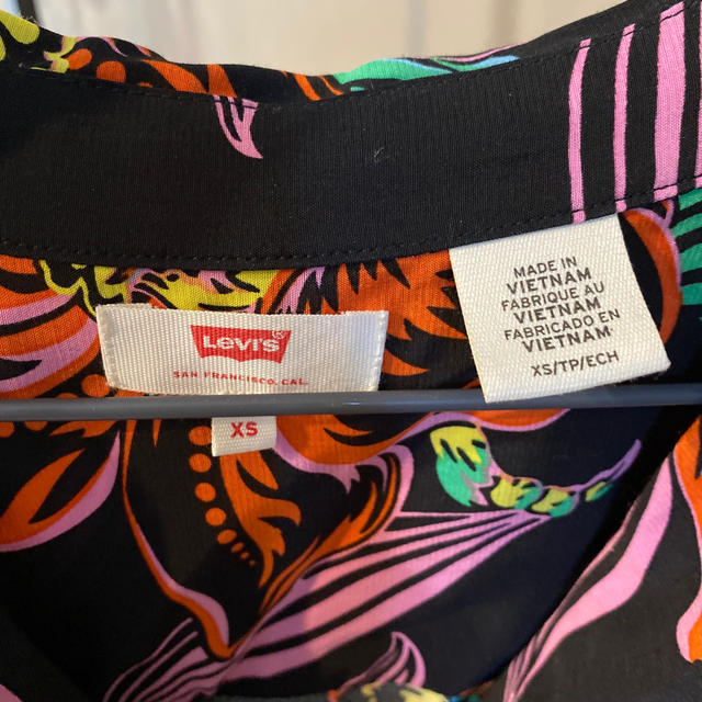 Levi's(リーバイス)の✨再値下✨Levi's🌞アロハ🌺 レディースのトップス(Tシャツ(半袖/袖なし))の商品写真