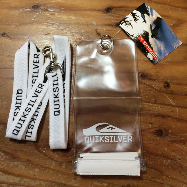 QUIKSILVER 新品☆QUIKSILVER【クイックシルバー】 ネックストラップ【パスケース付きの通販 by magic☆lea｜ クイックシルバーならラクマ