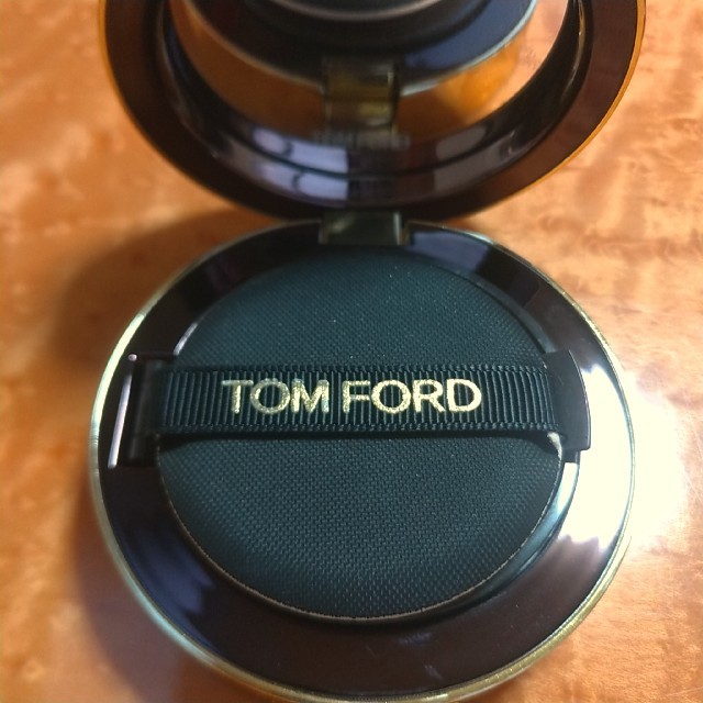 TOM FORD タッチ ファンデーション リネン サテンマット クッション 3