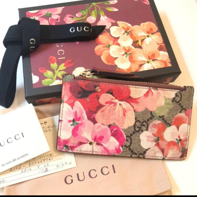 Gucci(グッチ)のGUCCI ブルームス　カードケース　定期入れ　パスケース レディースのファッション小物(名刺入れ/定期入れ)の商品写真