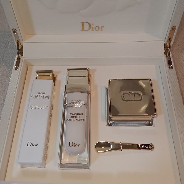 Dior(ディオール)のはづき様専用    Dior    プレステージ  ホワイトコフレ コスメ/美容のスキンケア/基礎化粧品(美容液)の商品写真