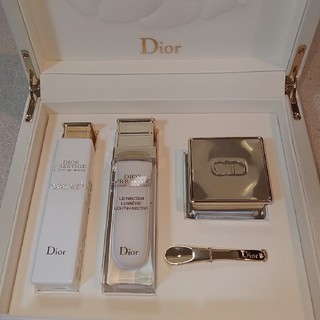 ディオール(Dior)のはづき様専用    Dior    プレステージ  ホワイトコフレ(美容液)