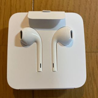 アイフォーン(iPhone)のiPhone 11イアーポッズ　earpods(ヘッドフォン/イヤフォン)