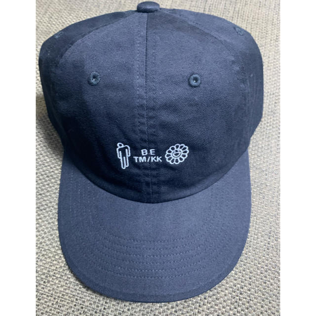 UNIQLO(ユニクロ)のユニクロ × ビリーアイリッシュ × 村上隆 キャップ ブラック メンズの帽子(キャップ)の商品写真